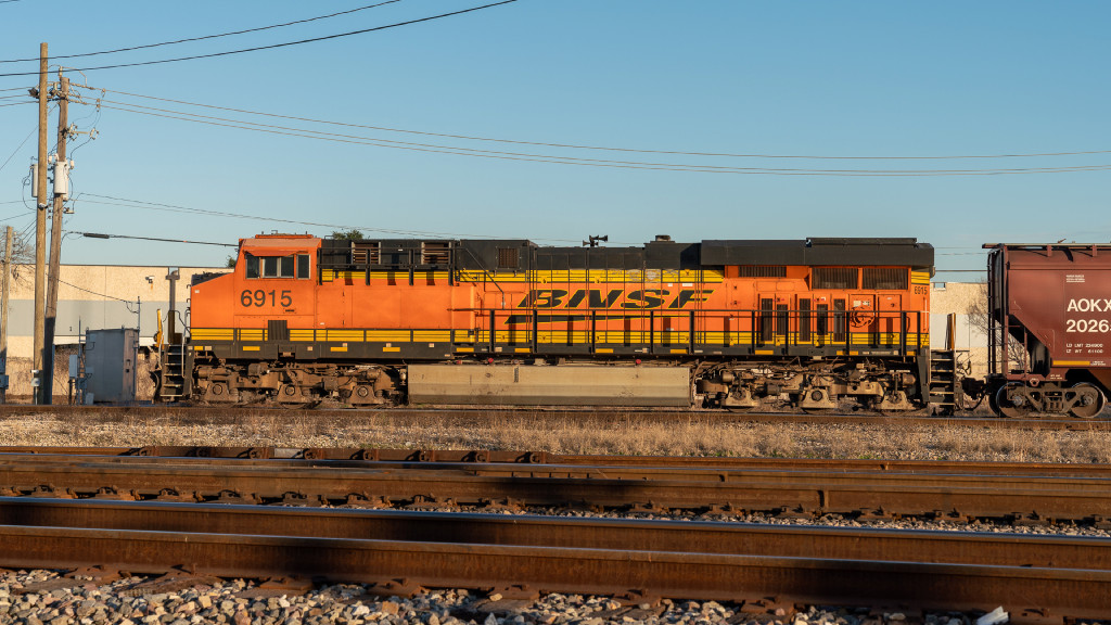 BNSF 6915